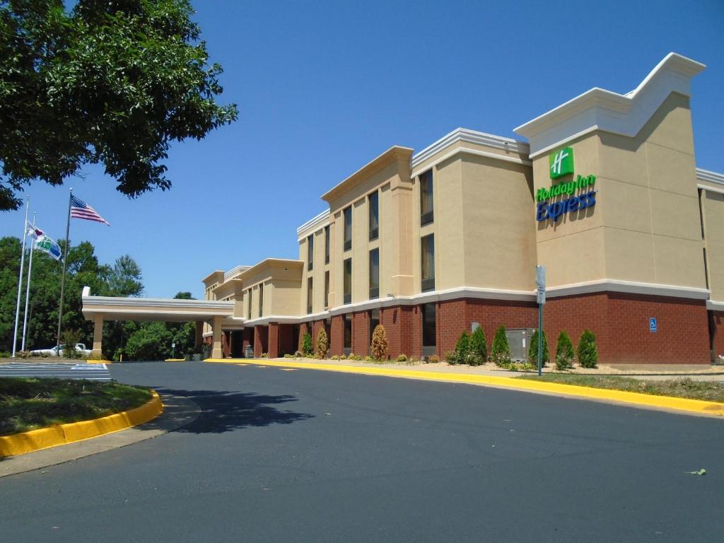 Holiday Inn Express Hotel & Suites Midlothian Turnpike an IHG Hotel Main image 1